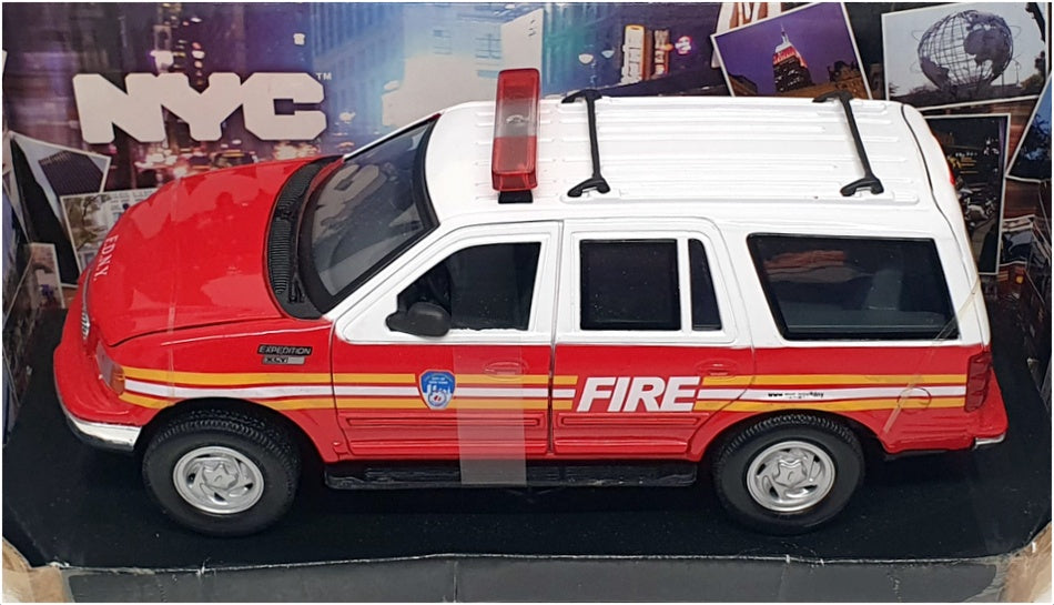 Daron 1/24 Scale NY76423 - Ford Expedition XLT FDNY - Red/White