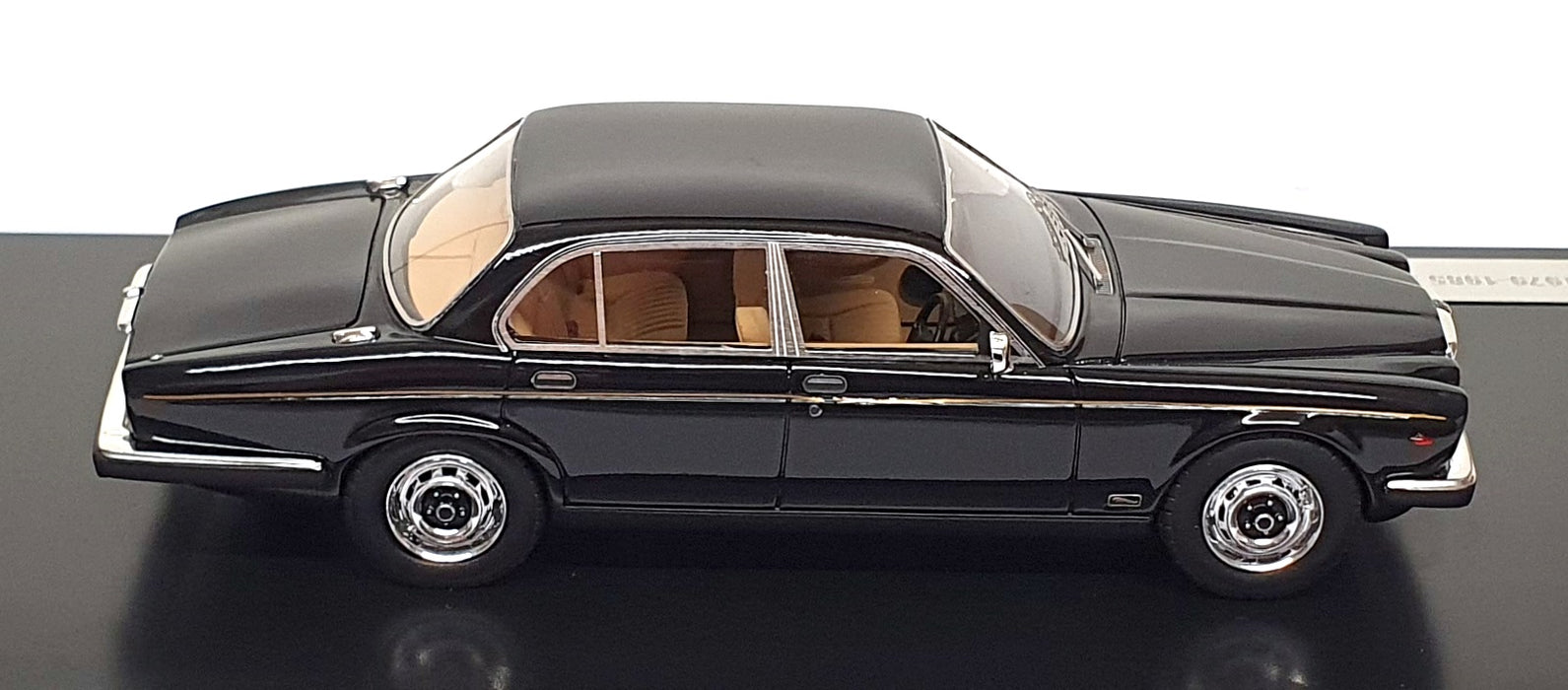 Matrix 1/43 Scale MX41001-283 - 1979-85 Jaguar XJ6 4.2 SIII - Black