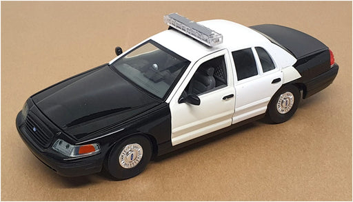 Classic Metal Works 1/24 Scale 2624A Ford Crown Victoria Police Car Black/White 