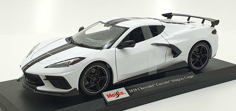 Maisto 1/18 Scale 46629 2020 Chevrolet Corvette Stingray Coupe White/Black