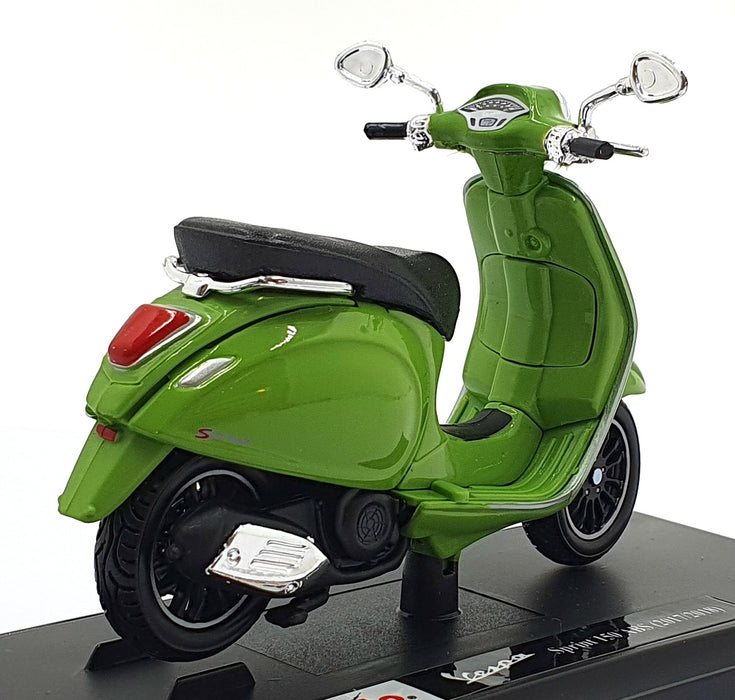 Maisto 1/18 Scale 39540 - 2017/2018 Vespa Sprint 150 ABS Moped - Green