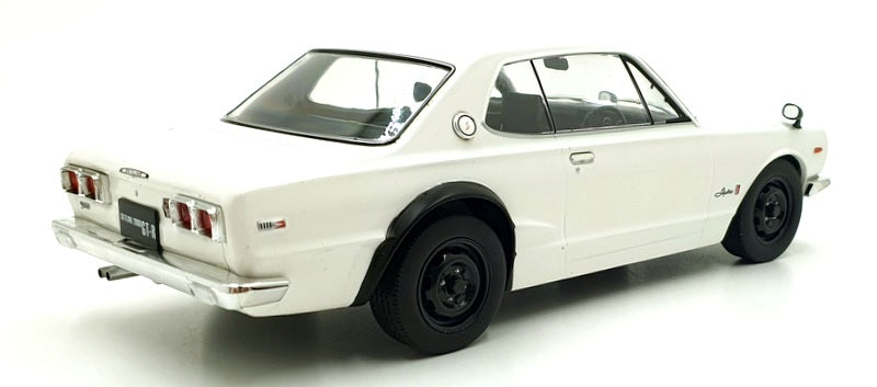 Triple9 1/18 Scale Diecast T9-1800181 - Nissan Skyline GT-R KPGC10 - White