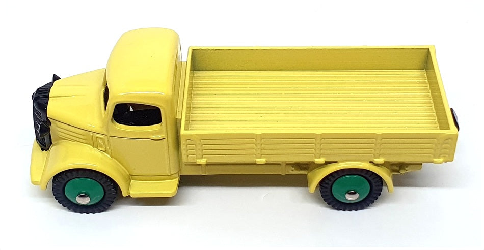 Atlas Editions Dinky Toys 412 - Austin Wagon - Yellow