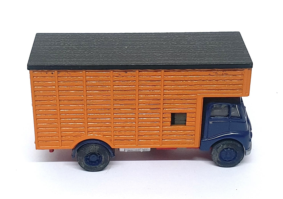 Base Toys 1/76 Scale GW-X10 - Guy Warrior Horsebox Truck - Blue/Tan