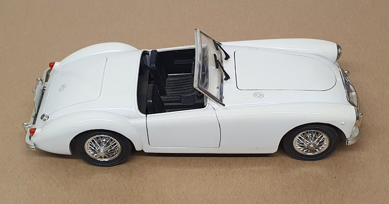 Polistil 1/16 Scale Diecast 251025D - MG MGA Twin-Can - White
