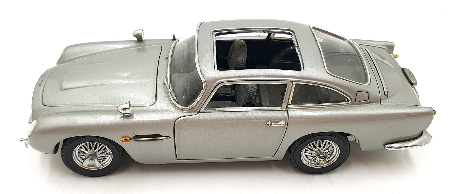 Danbury Mint 1/24 Scale Diecast DM048 - James Bond 007 Aston Martin DB5 Silver