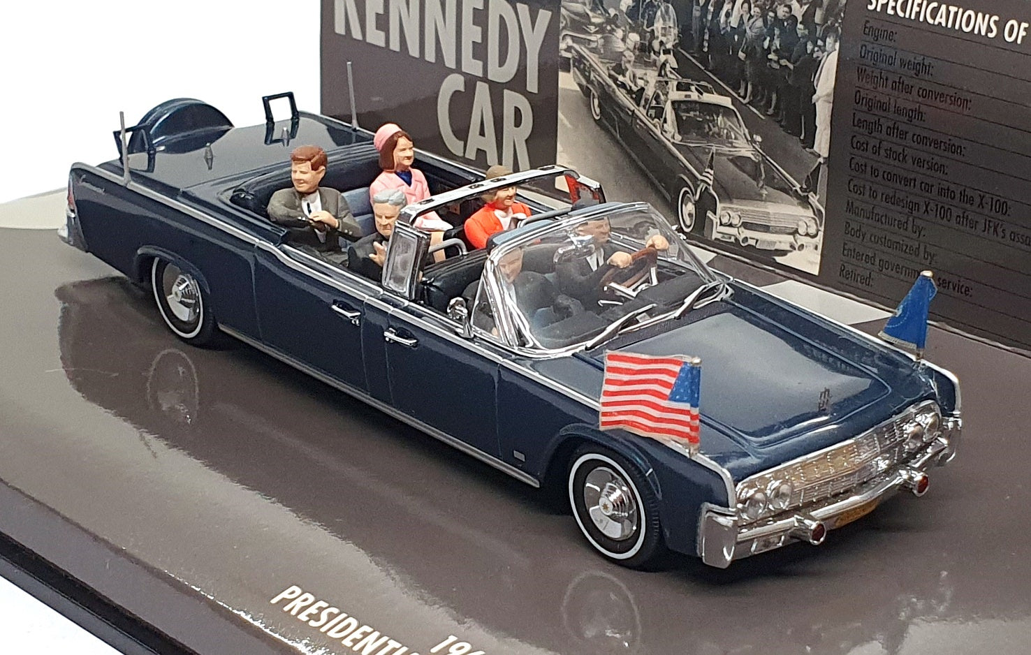 Minichamps 1/43 Scale 430086100 - 1961 Lincoln Continental JFK President Kennedy