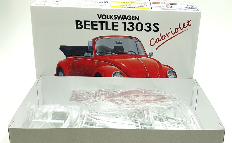 Aoshima 1/24 Scale Unbuilt Kit 06154 - Volkswagen Beetle 1303S Cabriolet