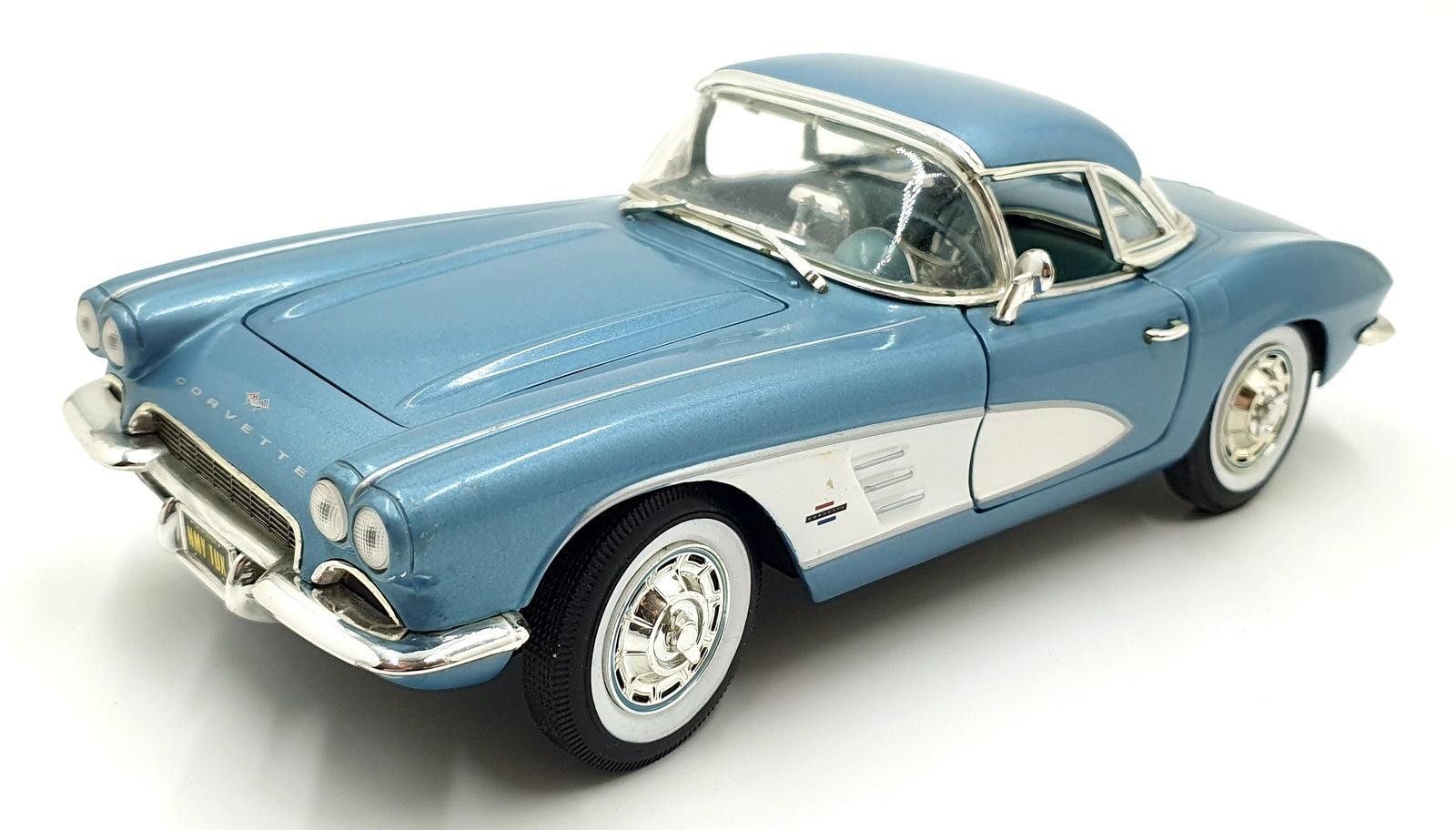 Ertl 1/18 Scale Diecast 14126N - 1961 Chevrolet Corvette - Blue/White