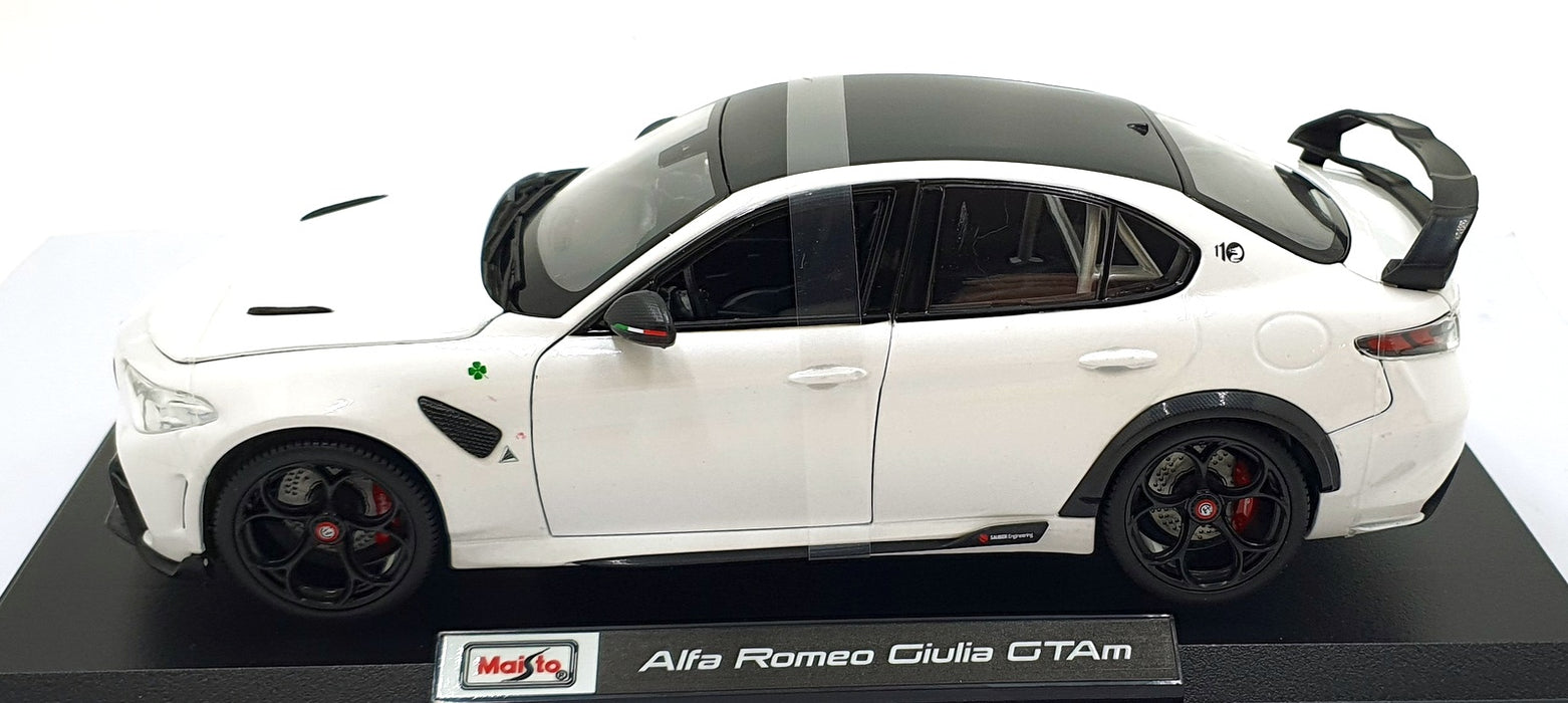 Maisto 1/18 Scale 46629 - Alfa Romeo Giulia GTAm - White
