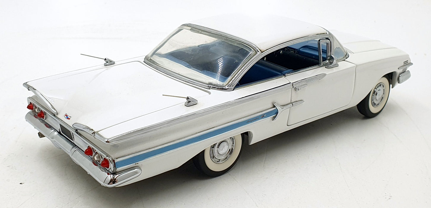 Franklin Mint 1/24 Scale 9126C - 1960 Chevrolet Impala - White