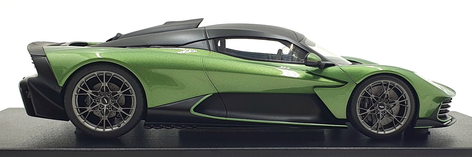 GT Spirit 1/18 Scale Resin GT558 - Aston Martin Valhalla - Met. Green