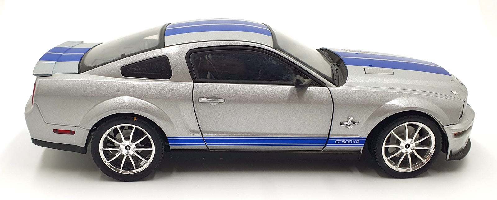 Shelby Collectibles 1/18 Scale DC16126F - 2008 Shelby GT500KR - Silver/Blue