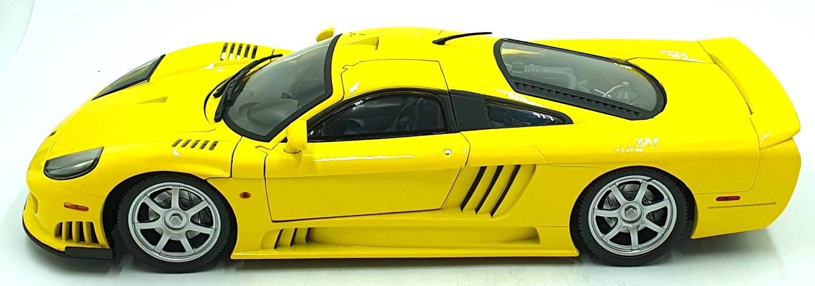 Motor Max 1/12 Scale  Diecast 73005 - Saleen S7 Twin Turbo - Yellow