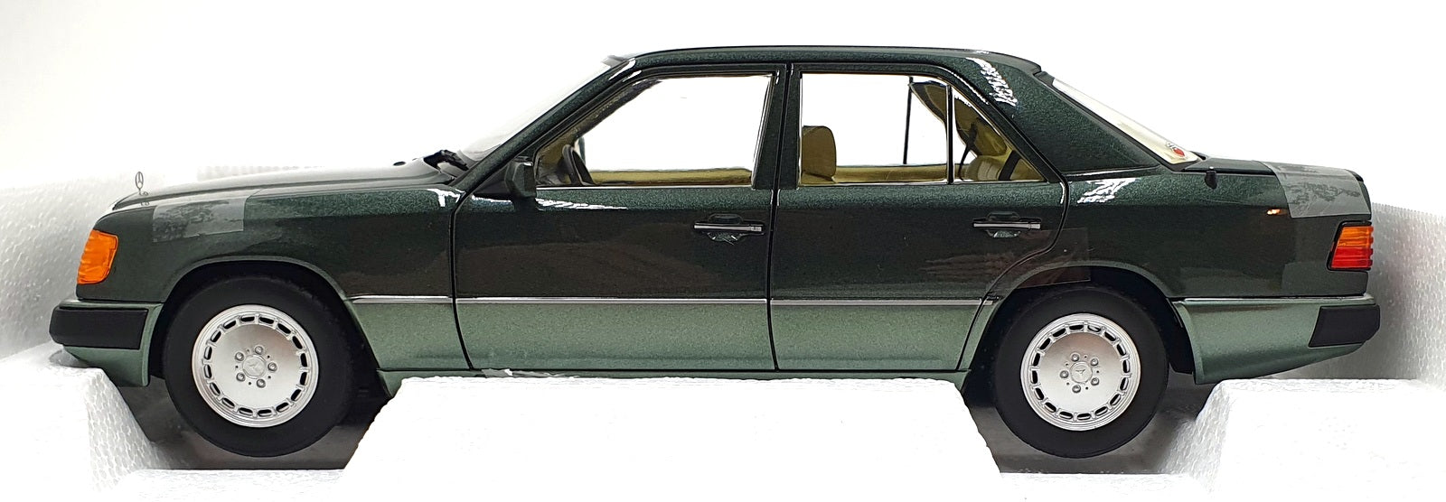 Norev 1/18 Scale 183952 - 1990 Mercedes Benz 230 E - Night Met. Green