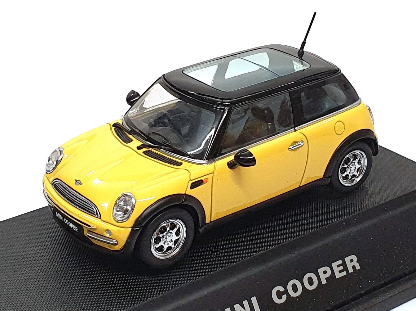 Jadi 1/43 Scale Diecast JM-90025 - Mini Cooper - Yellow