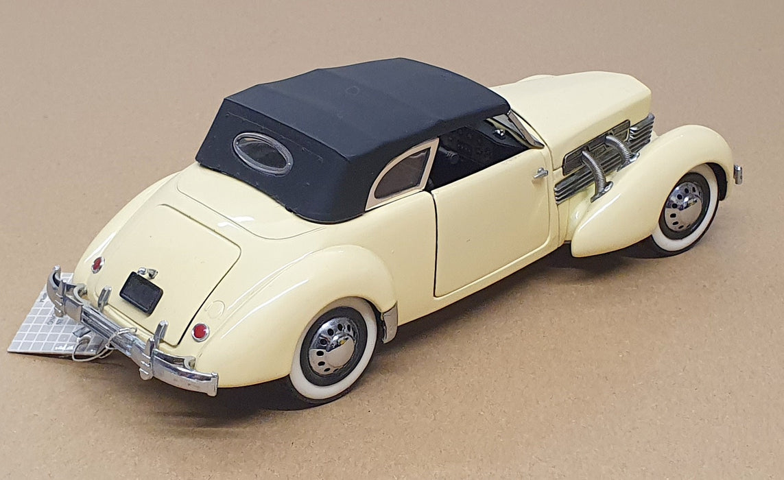 Franklin Mint 1/24 Scale 17626L - 1937 Cord 812 Phaeton Coupe - Cream