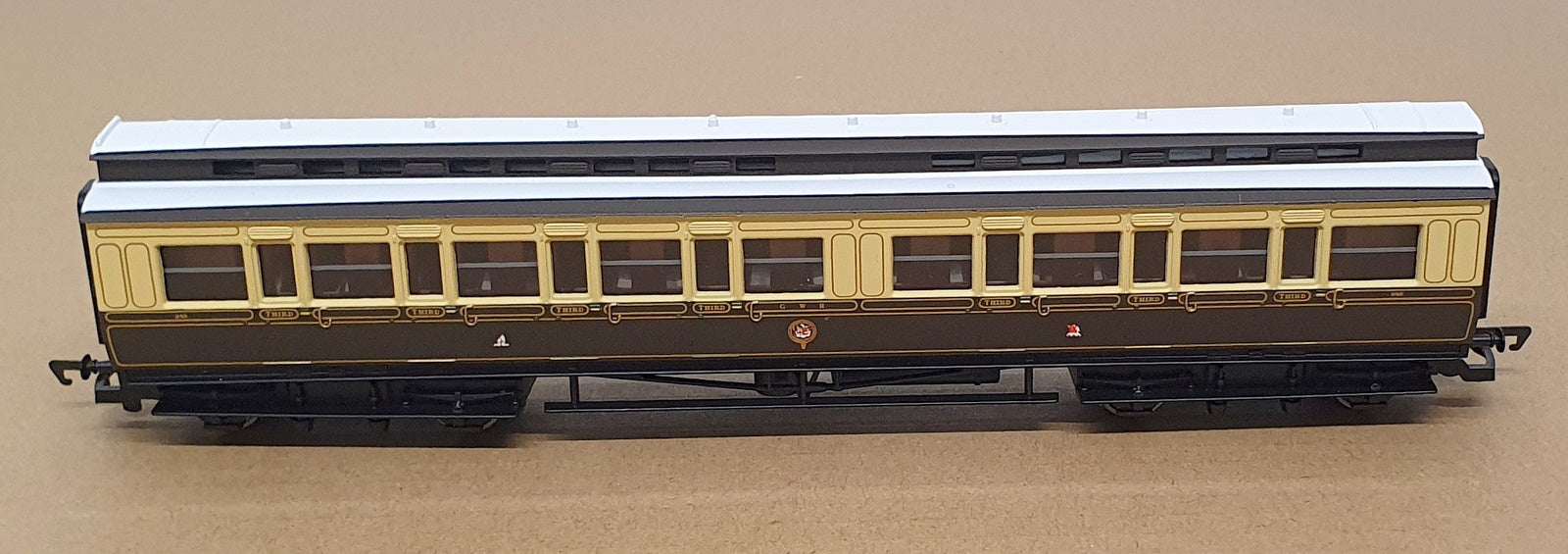 Hornby OO Gauge (1/76) R 4119C - GWR Clerestory 3rd Coach 948