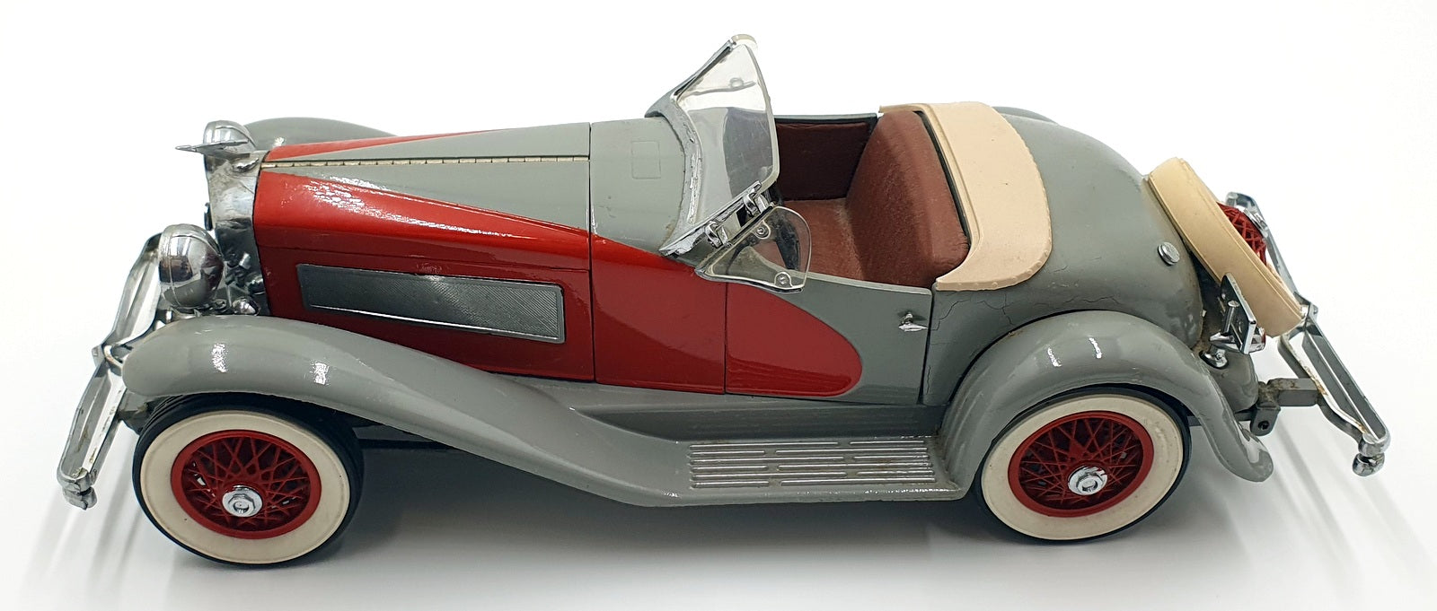 Danbury Mint 1/24 Scale Diecast 13126C - 1935 Duesenberg SSJ - Grey/Red