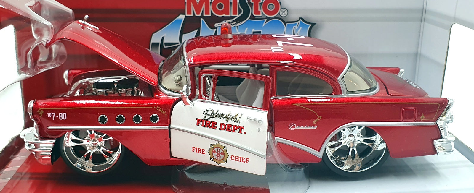 Maisto 1/26 Scale Diecast 31341 - 1955 Buick Century Bakersfield Fire Dept