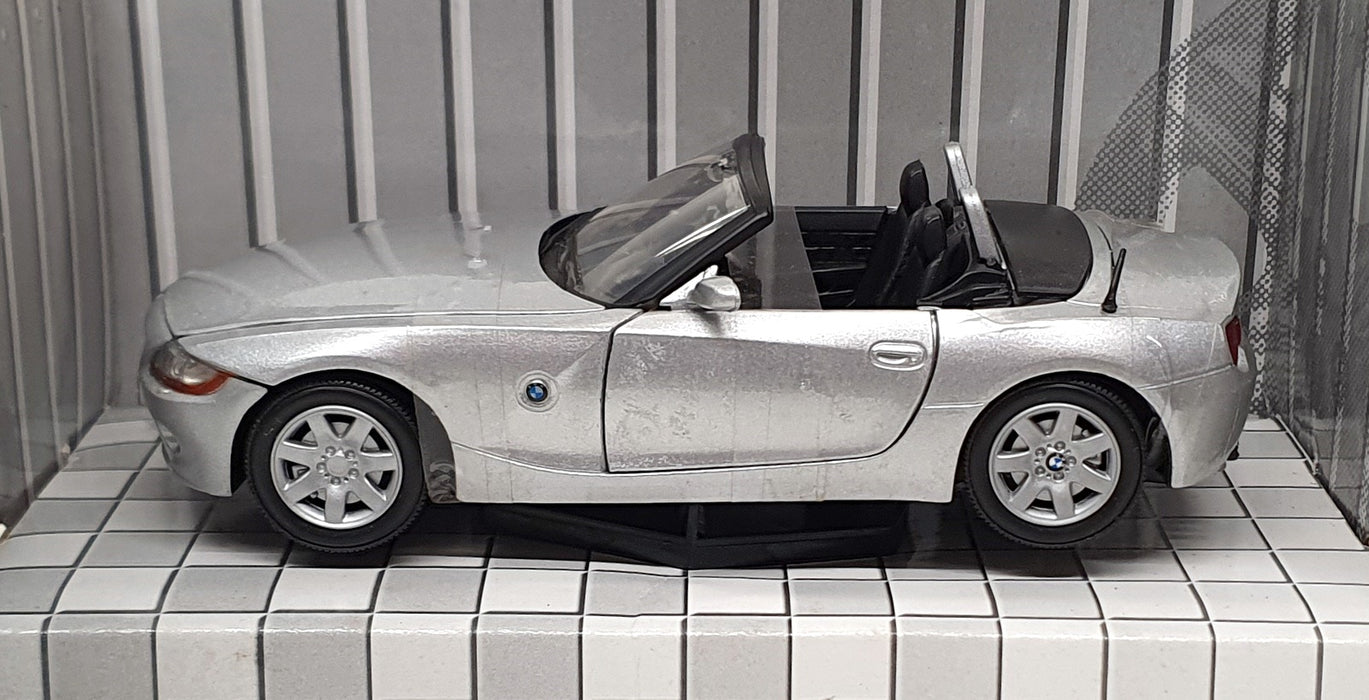 Motor Max 1/24 Scale Diecast Model 73200 - BMW Z4 - Silver