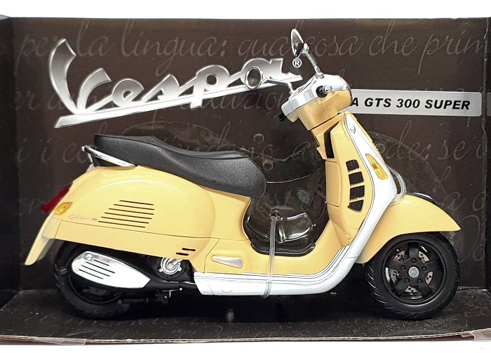 Cararama 1/12 Scale 01529 - Vespa GTS 300 Super Motorbike - Beige/White