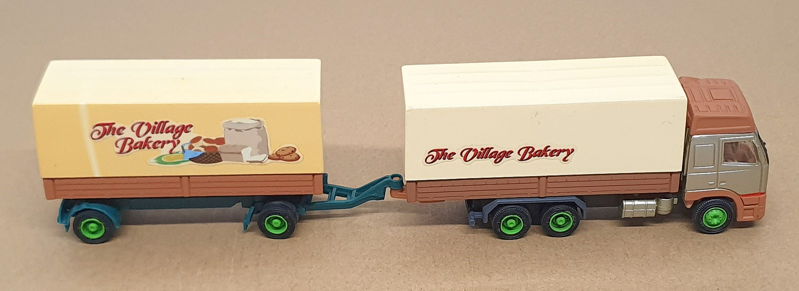 Halsall 1/72 Scale 40550 - Volvo Truck & Trailer - The Village Bakery