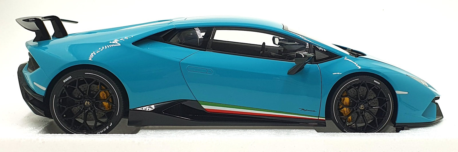 Autoart 1/12 Scale Diecast 12077 - Lamborghini Huracan Performante - Blue
