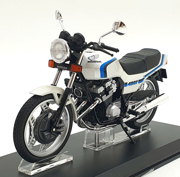 Aoshima 1/12 Scale 11201-4200 - Honda CBX400F Motorbike - White