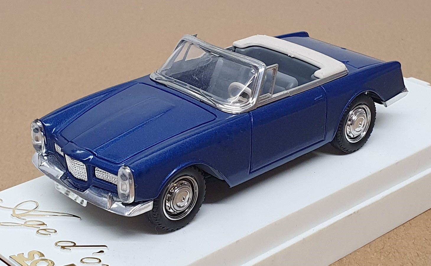 Solido 1/43 Scale Diecast 4516 - 1962 Facel Vega Convertible - Met. Blue