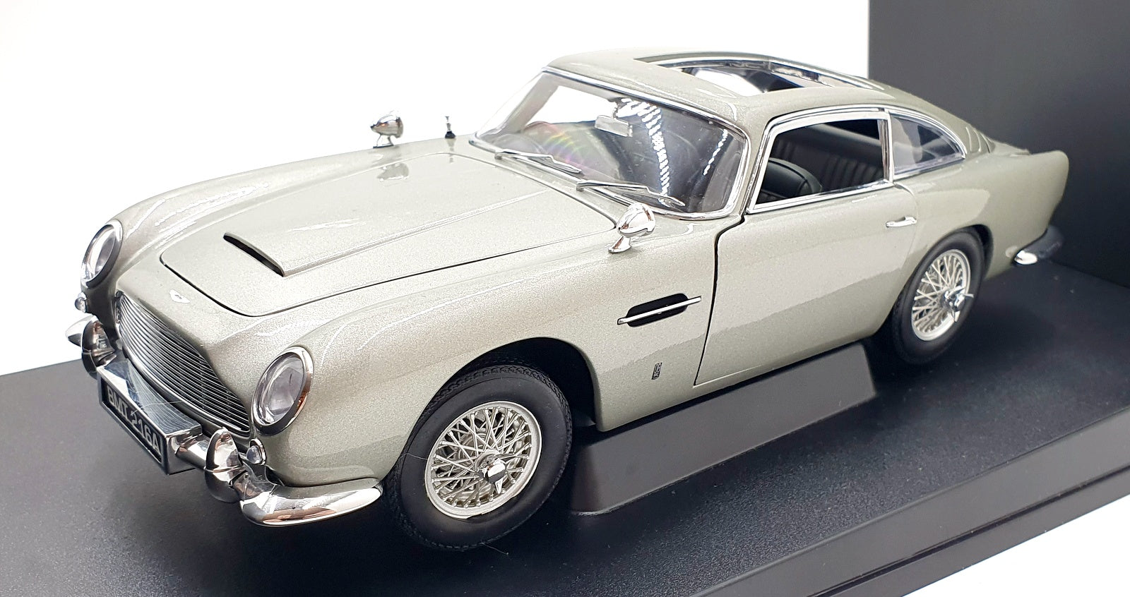 Autoart 1/18 Scale Diecast 70021 - Aston Martin DB5 James Bond 007 - Goldfinger