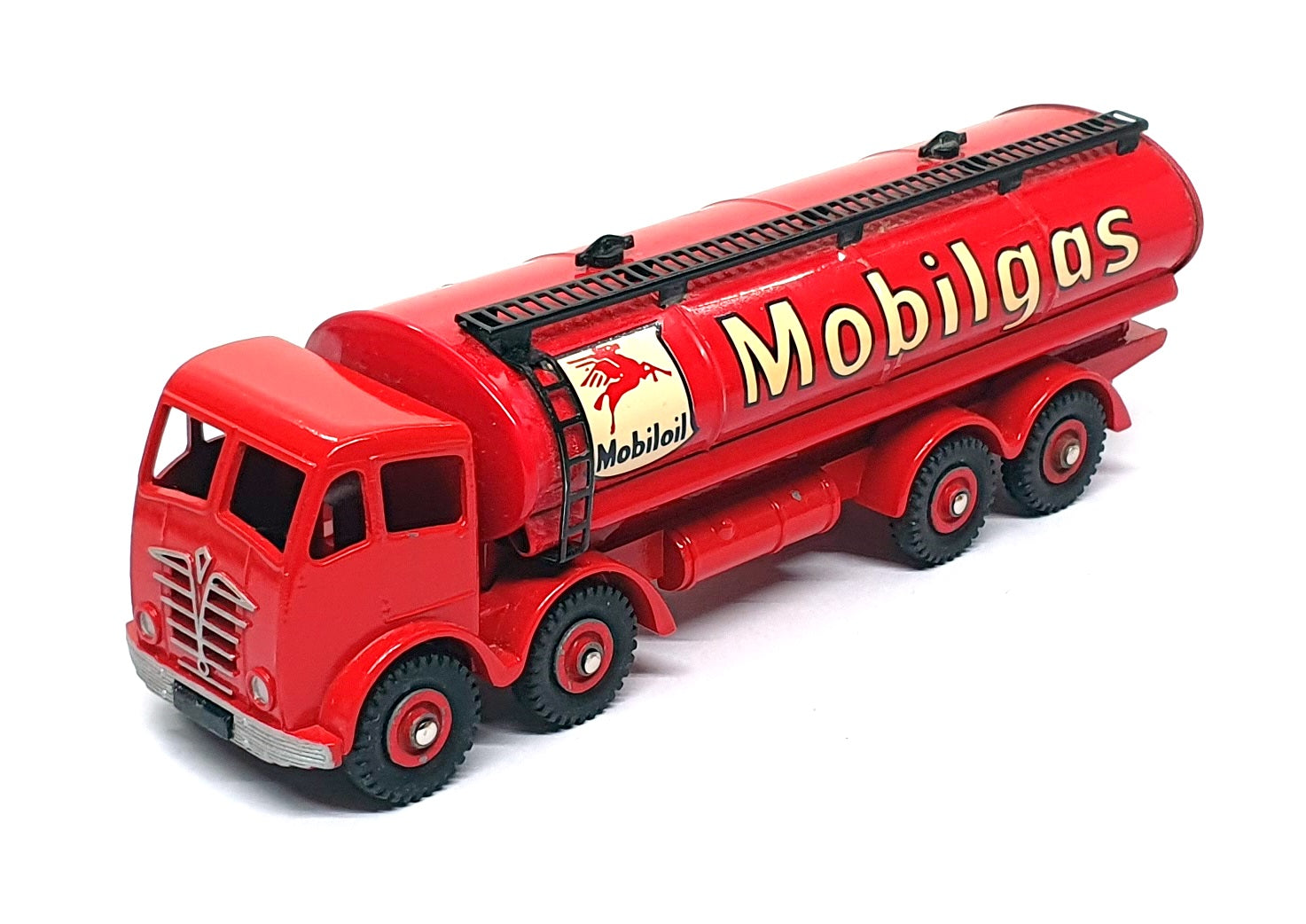 Dinky Toys Original Diecast 941 - Foden 14-Ton Tanker Truck Mobilgas - Red