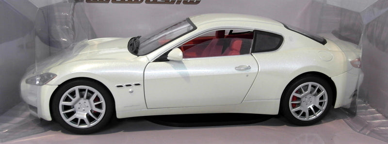 Mondo 1/18 Scale Diecast - 500413 Maserati Gran Turismo - White