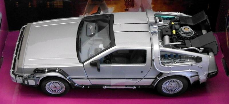 Welly 1/24 Scale 22443W Delorean Time Machine - Back To The Future