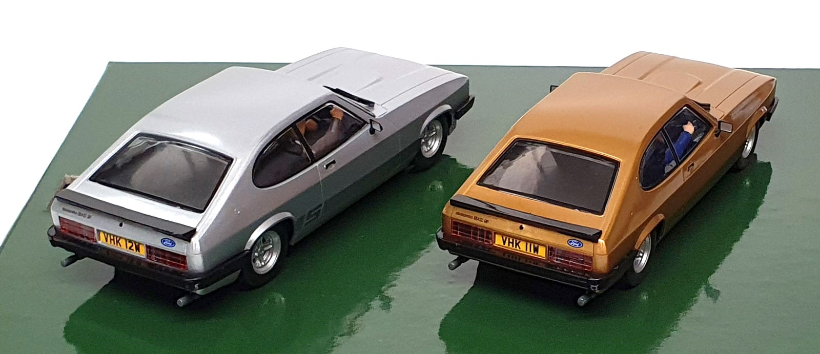Scalextric 1/32 Scale Twin Pack C4642 Ford Capri The Professionals - Gold Silver