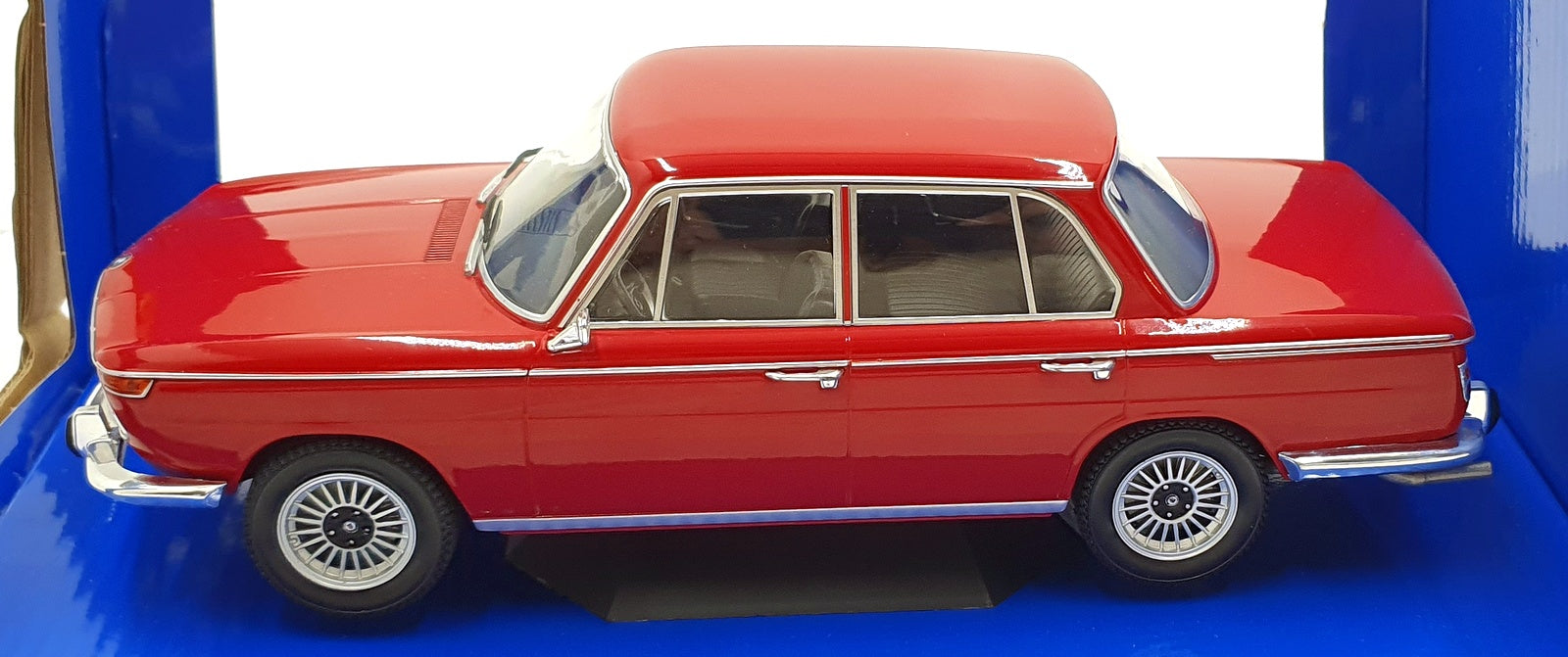 Model Car Group 1/18 Scale MCG18543 - 2000 BMW - Dark Red