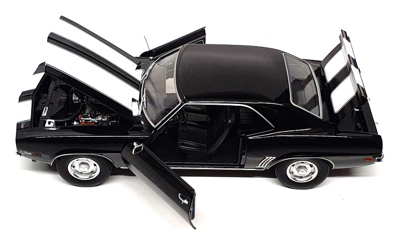First Gear 1/25 Scale 40-0237 - 1969 Chevrolet Camaro Z/28 - Black/White