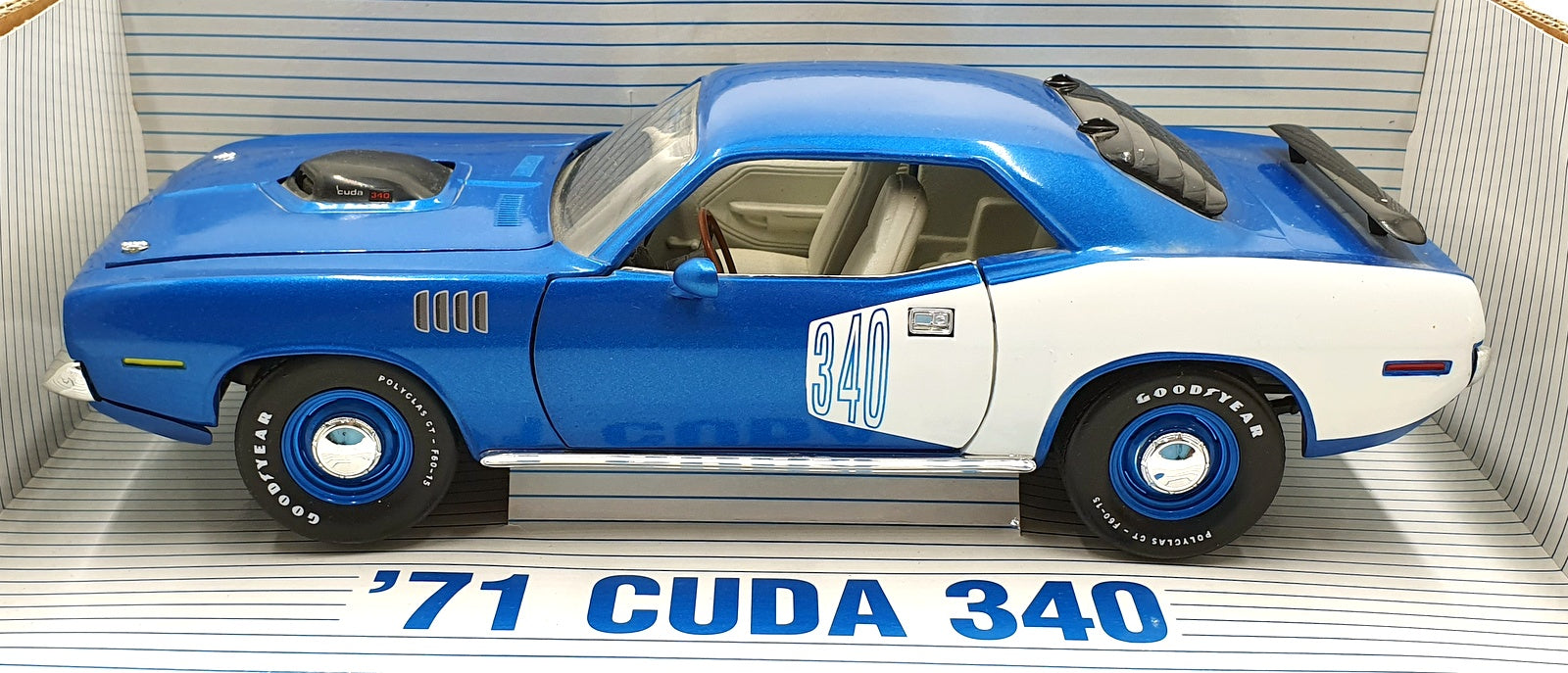 Ertl 1/18 Scale Diecast 29027 - 1971 Plymouth Cuda 340 - Blue/White