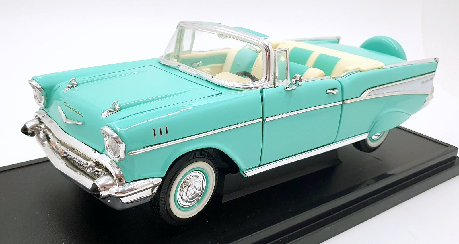 Road Signature 1/18 Scale Diecast 92108 - 1957 Chevrolet Bel Air - Green