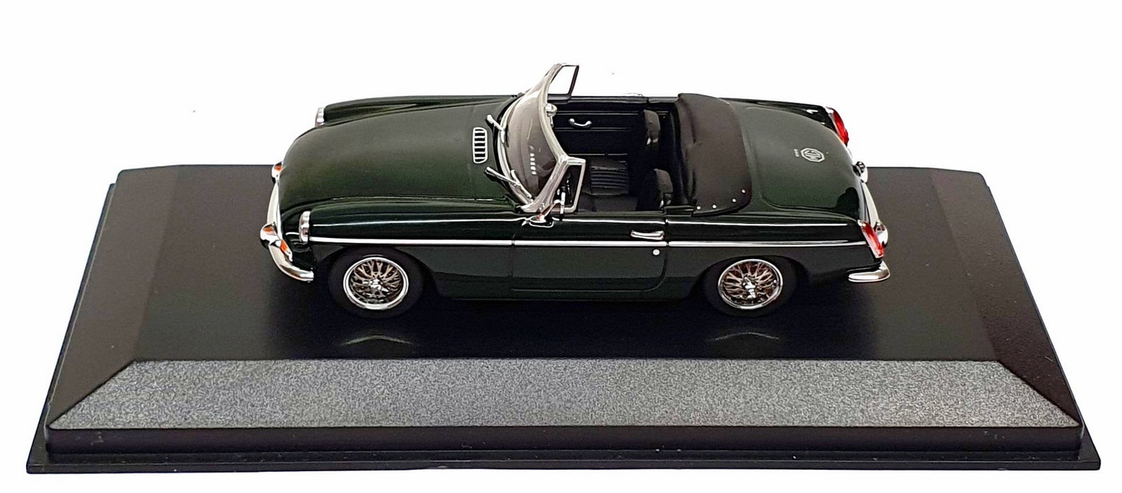 Maxichamps 1/43 Scale Diecast 940 131031 - 1962 MG MGB - Green