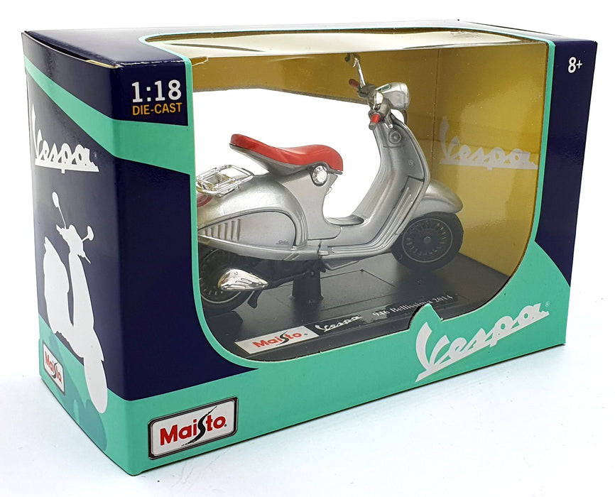 Maisto 1/18 Scale 39540 - 2014 Vespa 946 Bellissima Moped - Silver