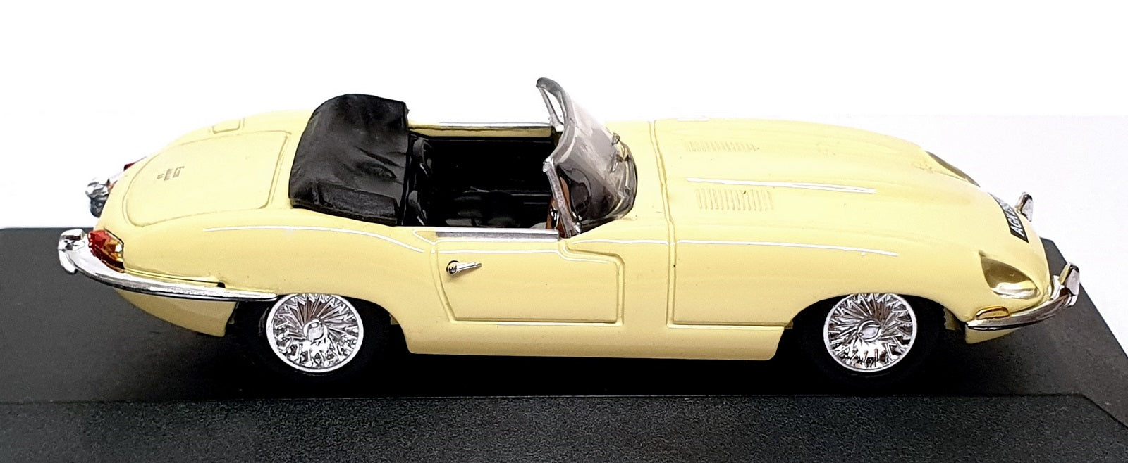 Vanguards 1/43 Scale Diecast VA04911 - Jaguar E-Type - Primrose