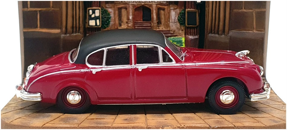 Corgi 1/43 Scale 01806 - Morse Jaguar Mk2 With Cold Cast Diorama