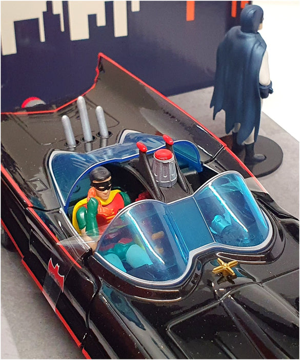 Jada 1/24 Scale Model Car Kit 30874 - Batmobile & Batman Jada 1/24 Scale Model Car Kit 30874 - Batmobile & Batman