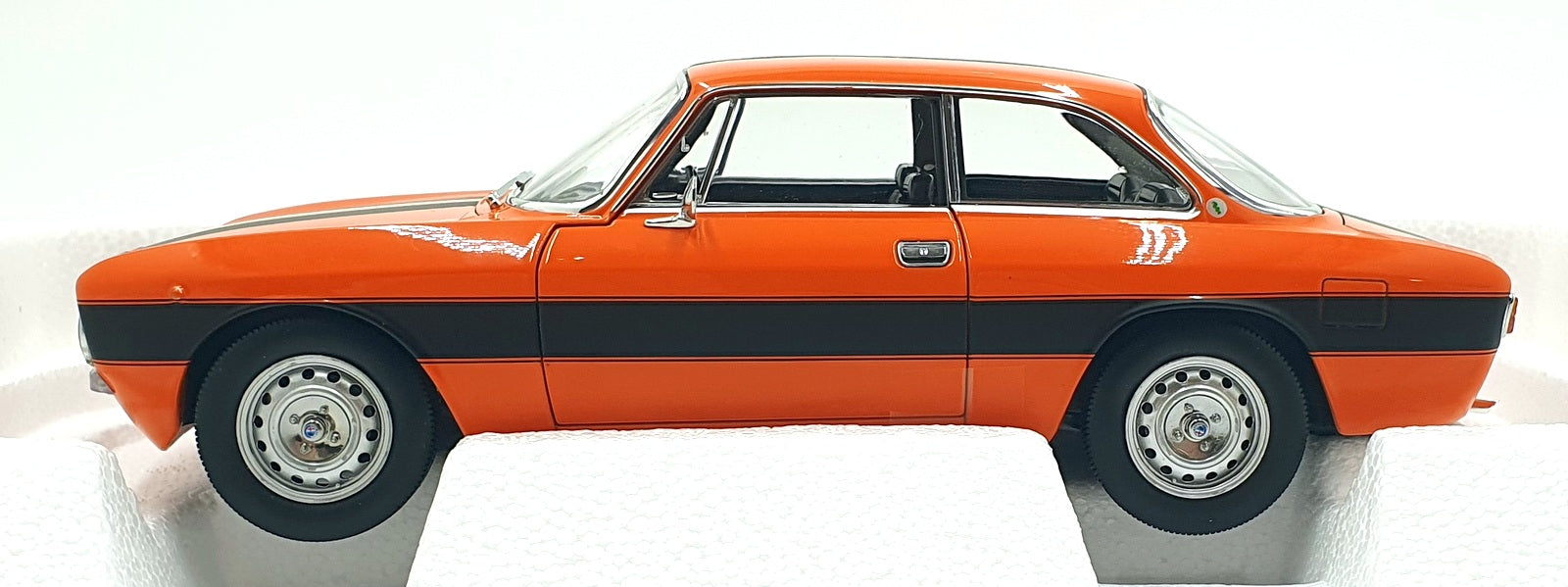 Norev 1/18 Scale Diecast 187918 - 1973 Alfa Romeo 2000 GTV - Orange