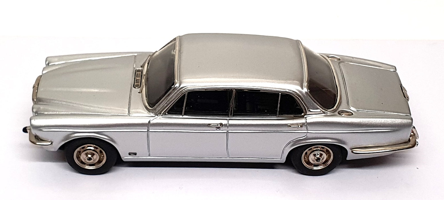 SMTS 1/43 Scale SNV 696M - Jaguar XJ6 4.2 Series 2 Arthur Daley Minder - Silver