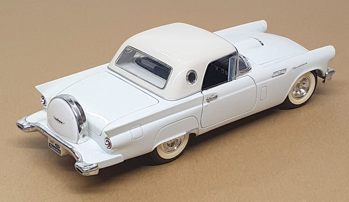 Road Signature 1/18 Scale 2625V - 1957 Ford Thunderbird - White