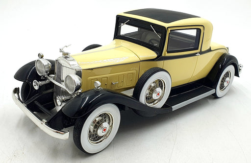 BOS Models 1/18 Scale Resin BOS276 Packard 902 Standard Eight Coupe Black/Yel