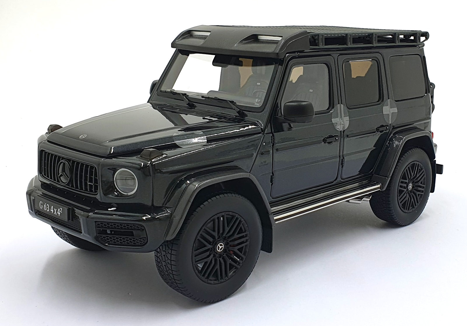 IScale 1/18 Scale Diecast 18314 - Mercedes-AMG G63 4x4 - Black