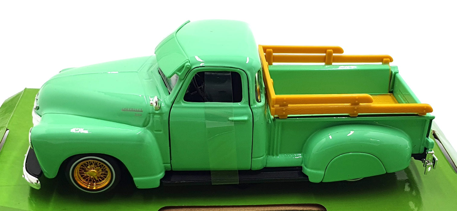 Maisto 1/25 Scale Diecast 32545 - 1950 Chevrolet 3100 Pick Up - Mint Green